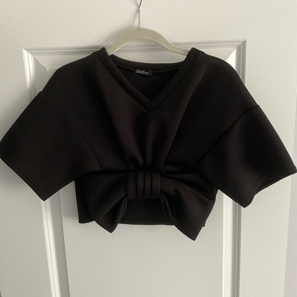 Boohoo black crop top large bow 2